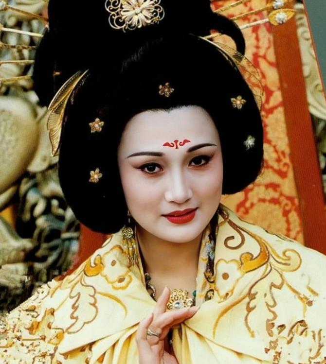 历史上真实的杨玉环身高体重,杨玉环的身高体重历史有记载吗