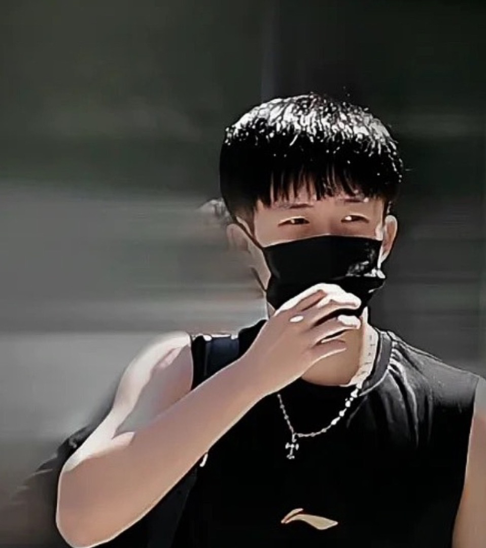 国乒启航布达佩斯,王楚钦帅出新高度,孙颖莎的新发型很亮眼