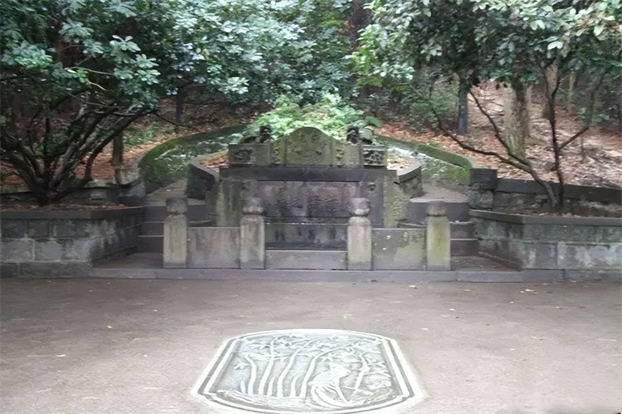 蒋介石故居棺材没入土吗,蒋介石故居棺材没有入土吗