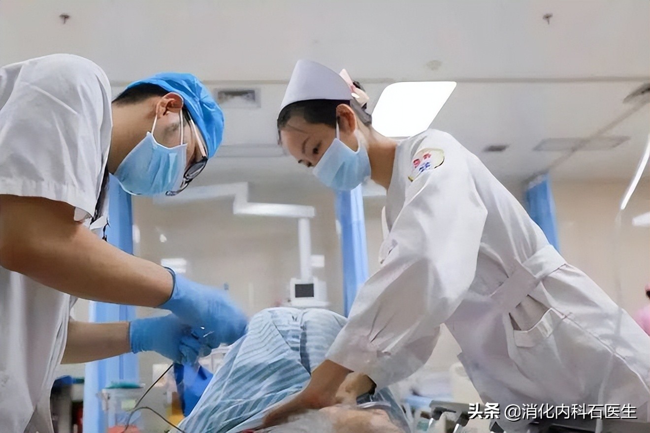 男子胸骨痛检查竟是食管癌,男子胸痛急救成功案例