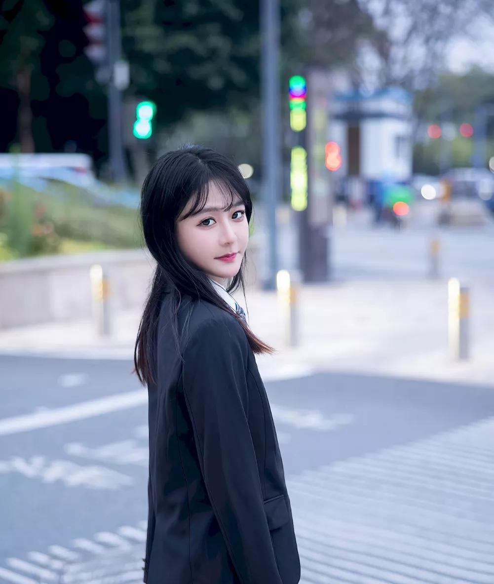 俏皮萝莉学院风,萝莉校园风美女