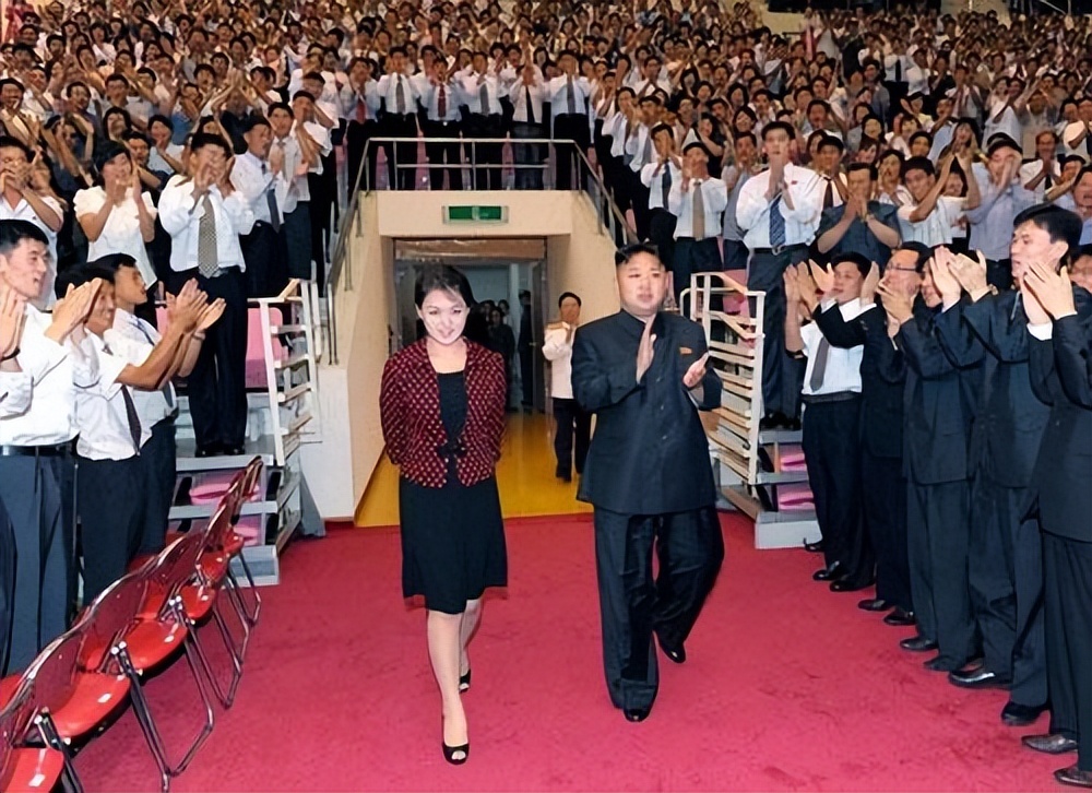 朝鲜的“后宫”：85后的李雪主，凭啥上位朝鲜第一夫人？