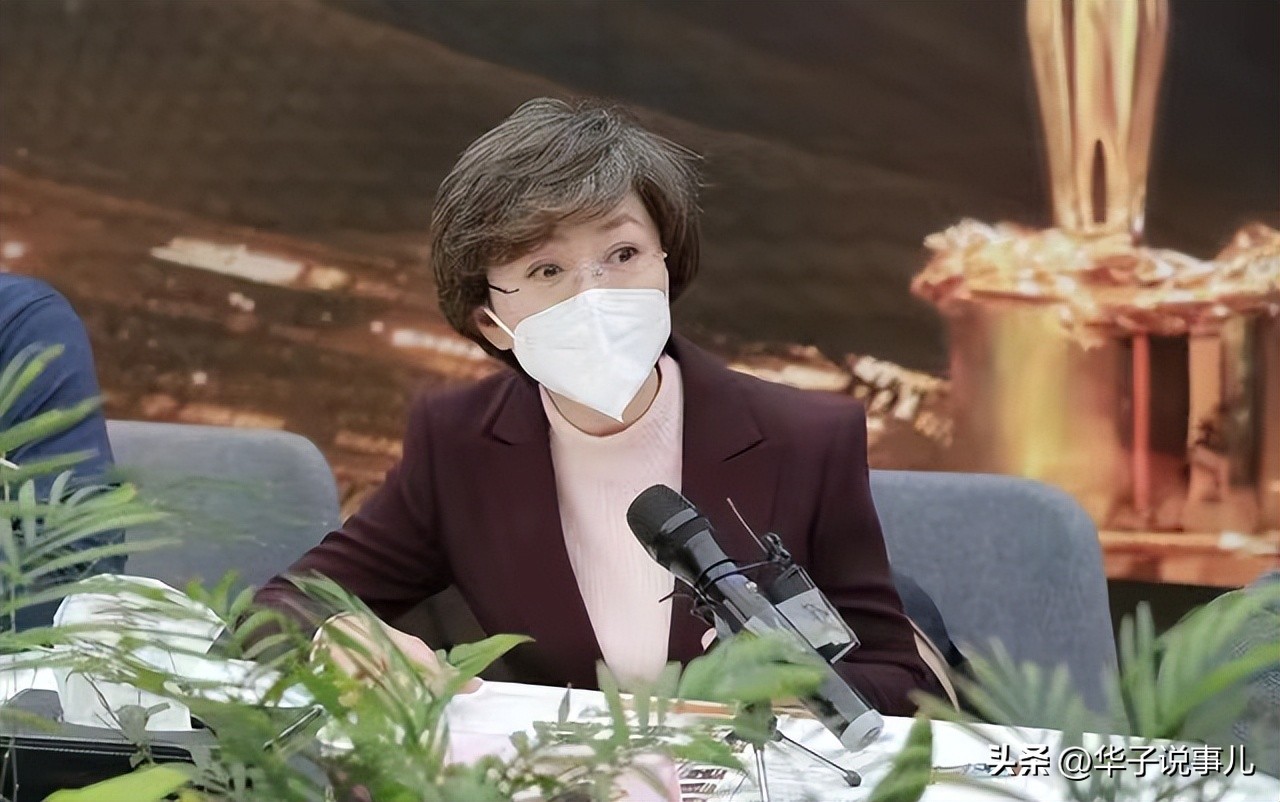 新闻联播海霞多大岁数了,央视新闻联播海霞近况