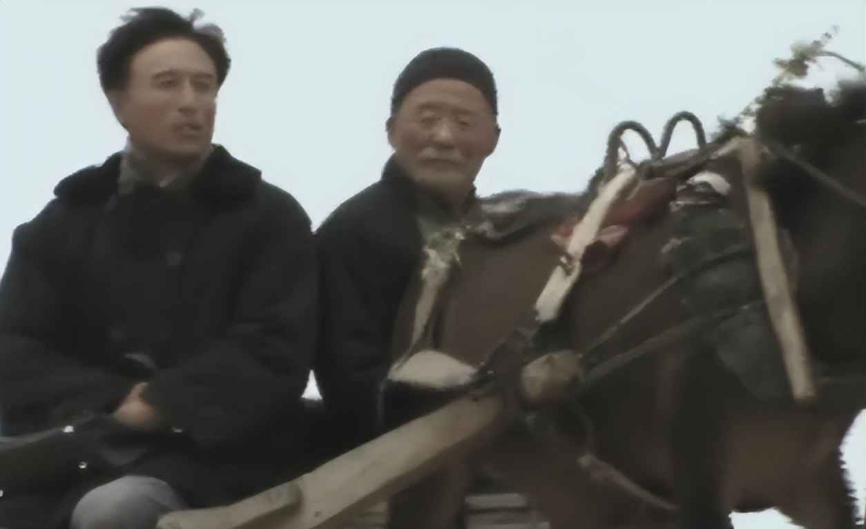 他曾被毛主席表扬，让36万百姓不再挨饿！离世后十万百姓跪拜送行