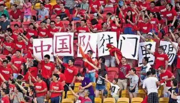 陈年往事2003,12强赛越南男足赛后采访李霄鹏