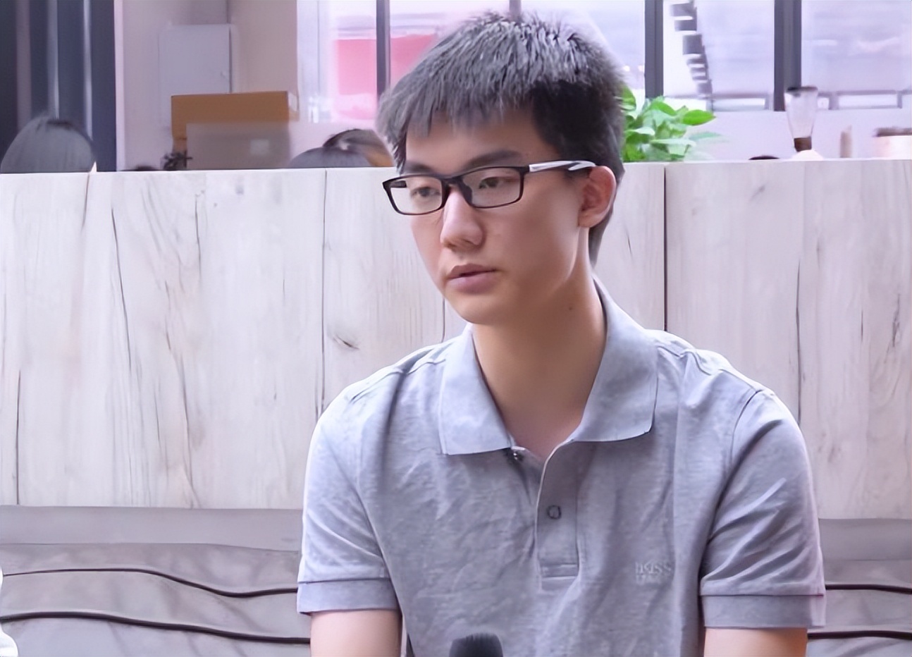 高考第一个交卷称高考太简单,声称考题太简单最后考了多少分