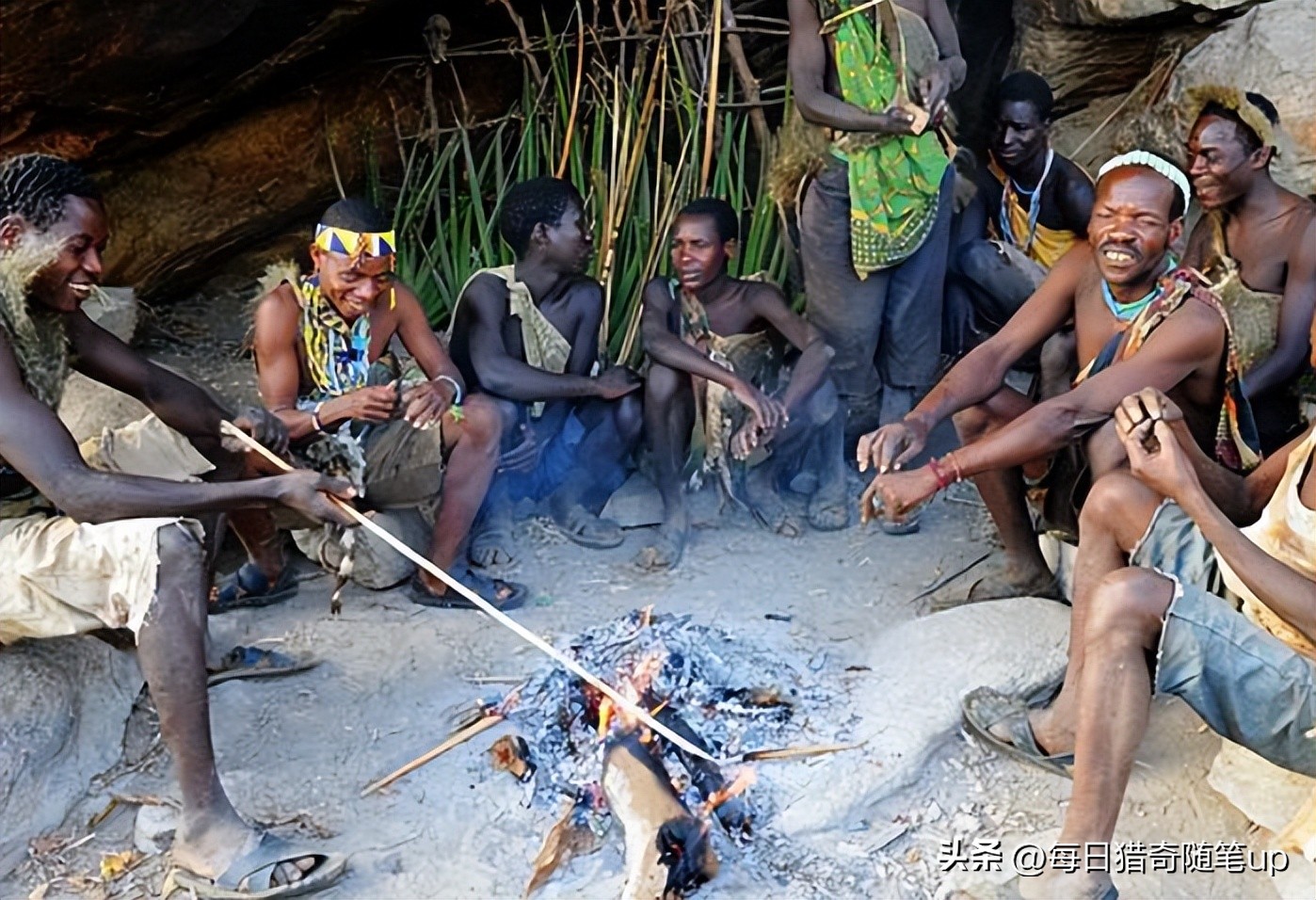 古埃及人为什么下巴要插木棍,亚马逊原始部落下巴穿木棍