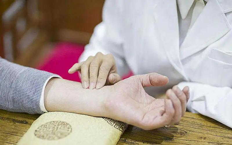 内分泌失调乳房疼月经不来,内分泌失调乳腺疼吃什么药