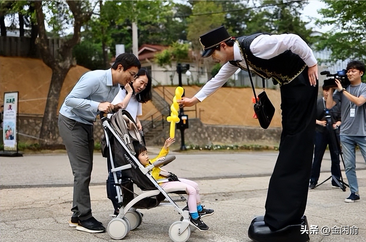 韩国第一夫人穿搭西服套装,韩国第一夫人绿色裙子配西服