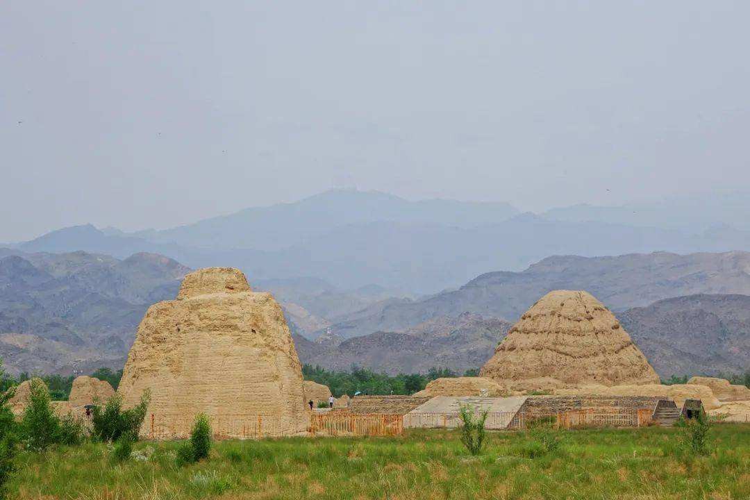 房子望坟墓是啥意思,房门望见坟墓儿孙应寻活路