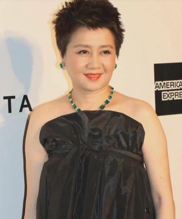 赌王戴奢华翡翠 (赌王三太的珠宝首饰翡翠)