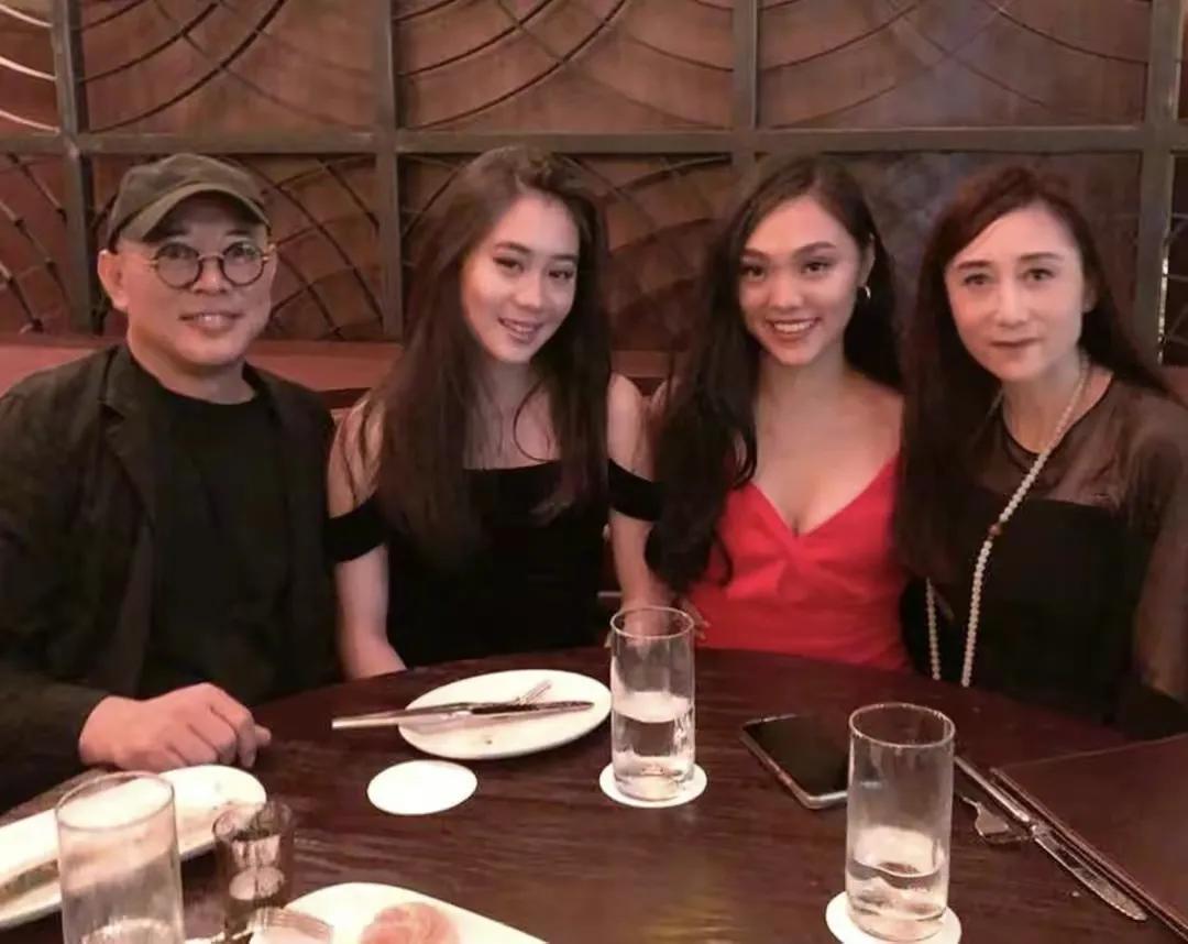 李连杰老了的图片,李连杰近照苍老似老头