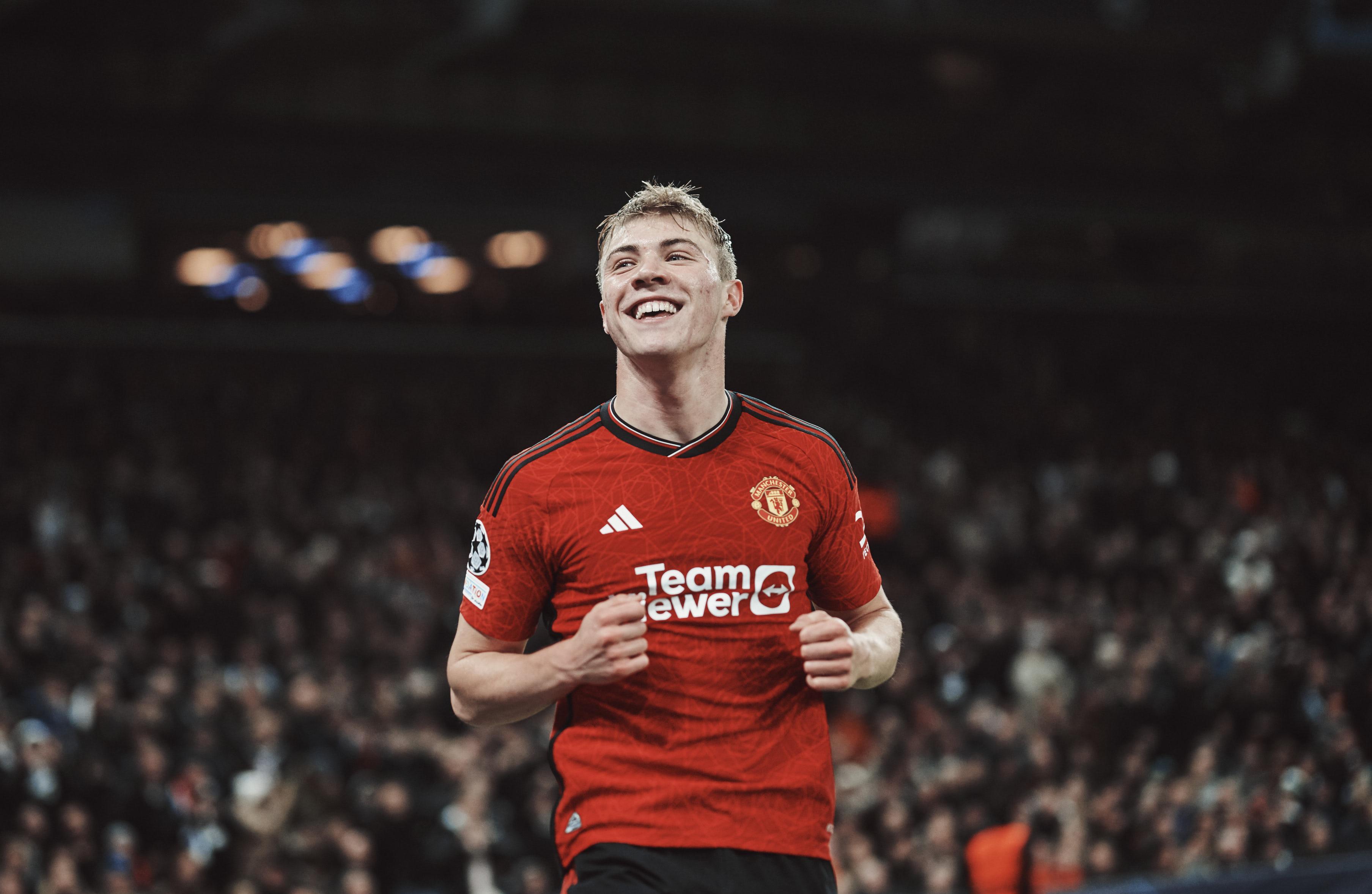 滕哈赫带领曼联夺欧冠,曼联获胜后滕哈赫激动爆粗