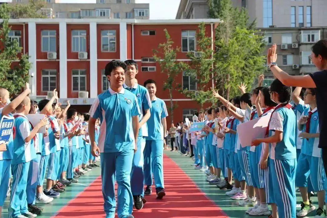 九年磨剑酬壮志百日冲刺战中考,九年寒窗奋力拼搏冲刺中考