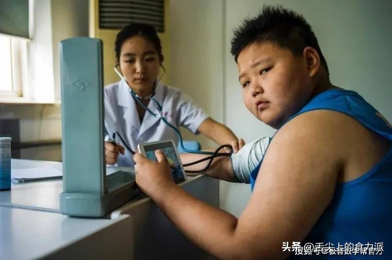 鸡身上“3个部位”有剧毒，医生怒斥：别给孩子吃，小心停止发育