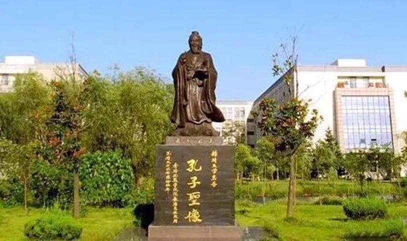 拾味扬州:扬大校园,精美雕塑