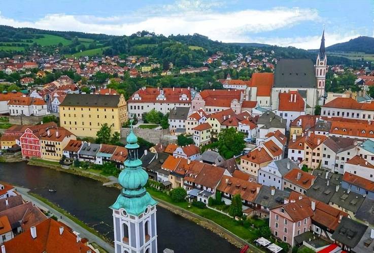 捷克色情业有多发达？人人可参与成人电影，日本都甘拜下风