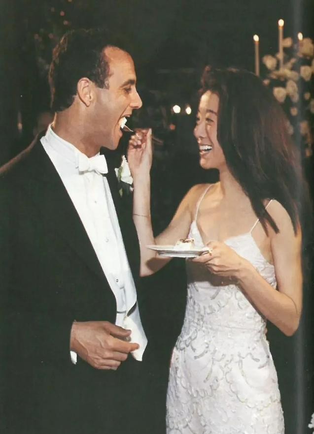 72岁王薇薇晒近照,王薇薇年轻写真照