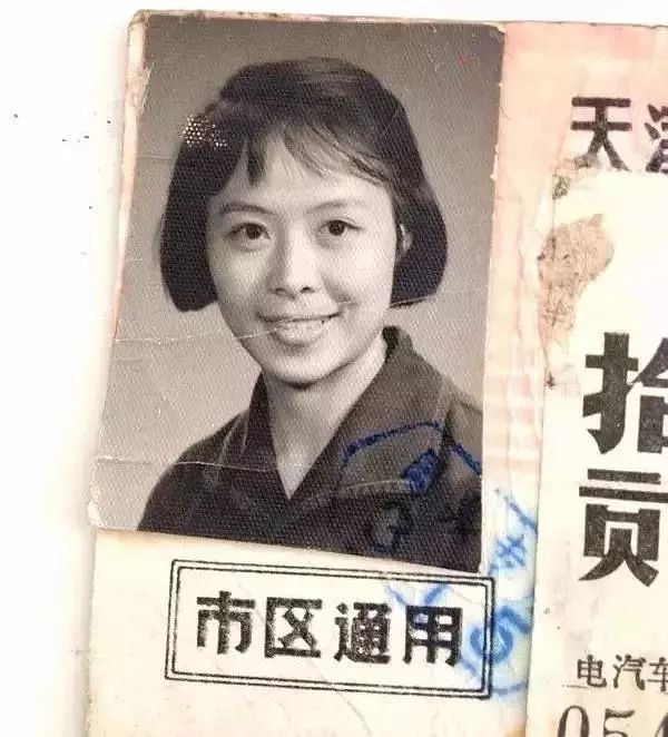 金鸡奖最佳女配角领奖,2023金鸡奖最佳女配角是谁