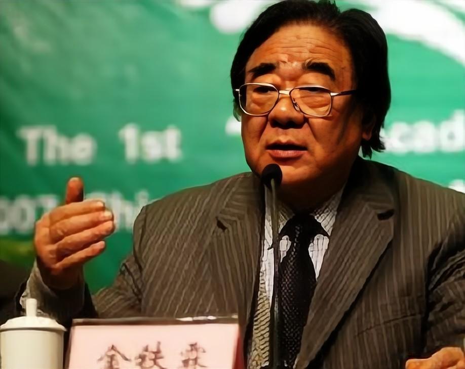 歌唱家*祖英宋**:和丈夫分居8年，39岁高龄产子，57岁身材好似少女