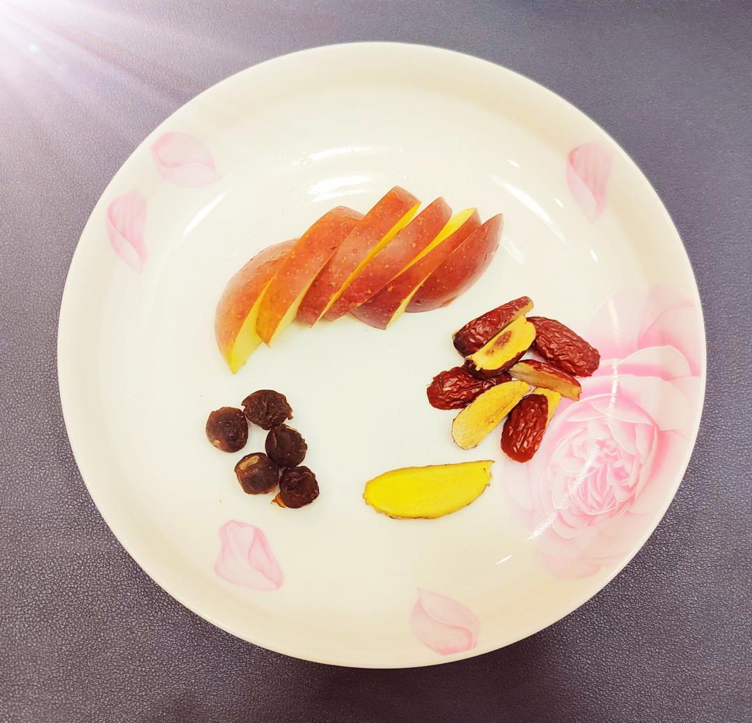 熬夜润肺水果茶,天气寒冷喝点水果茶暖心又养颜