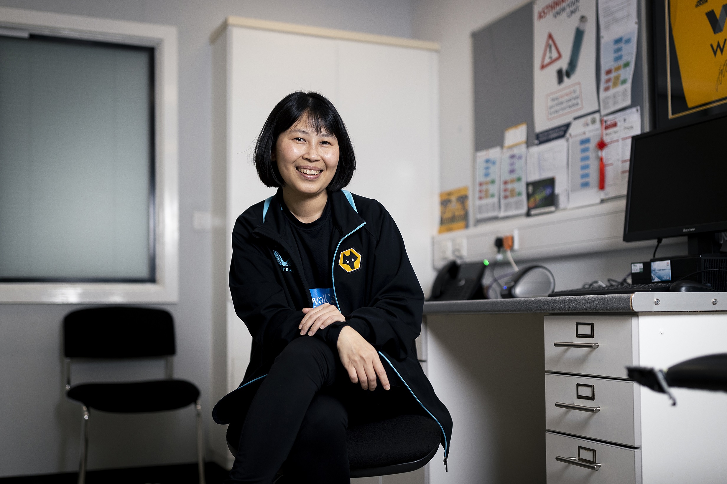 狼队女士,狼队的女教练是谁