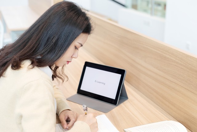 没文化怎么在短时间内赚到2三万,27岁了一年才赚10万怎么提升自己