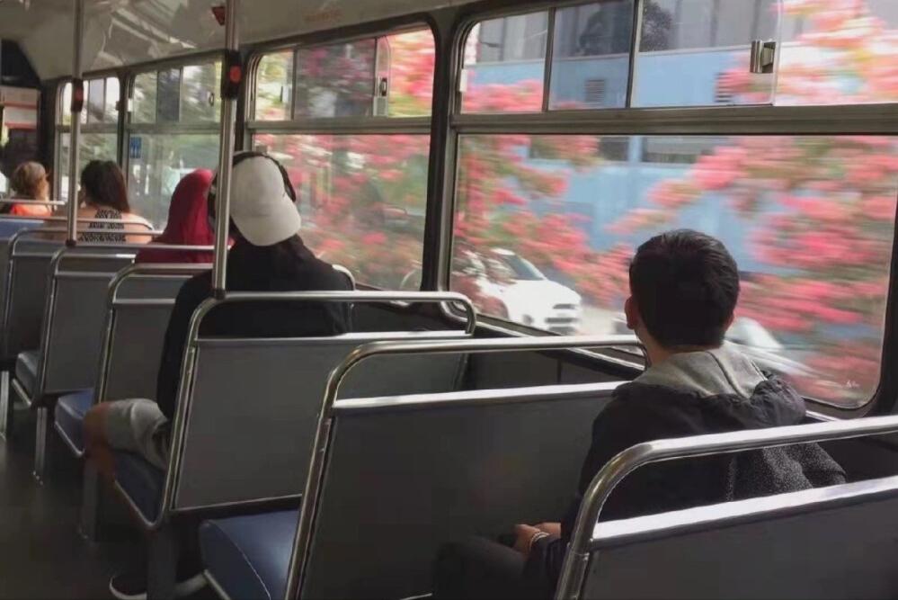 夜晚我肚子疼，但异地男友到12点还坚持要睡觉，请问我应分手吗？