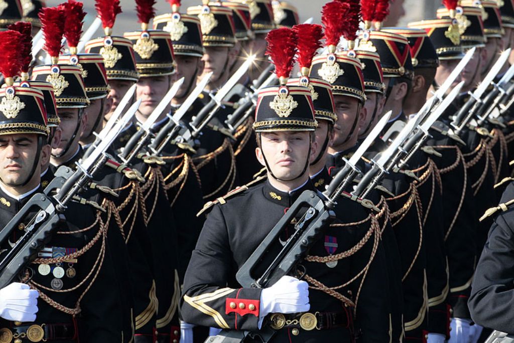 法国现在能打过以色列吗,现在的法国比英国强了吗