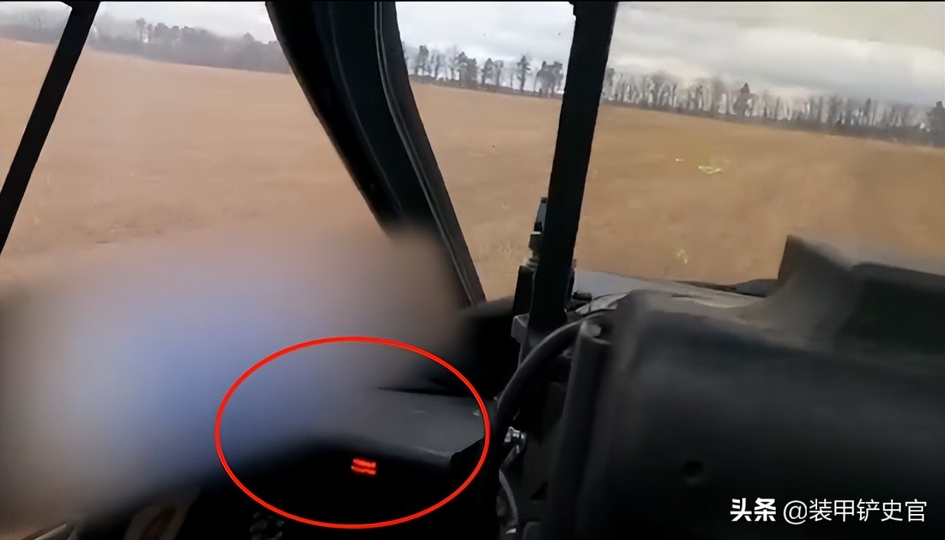 真牛人,好飞机!连扛18次攻击,迫降后拿枪作战最后全身而退