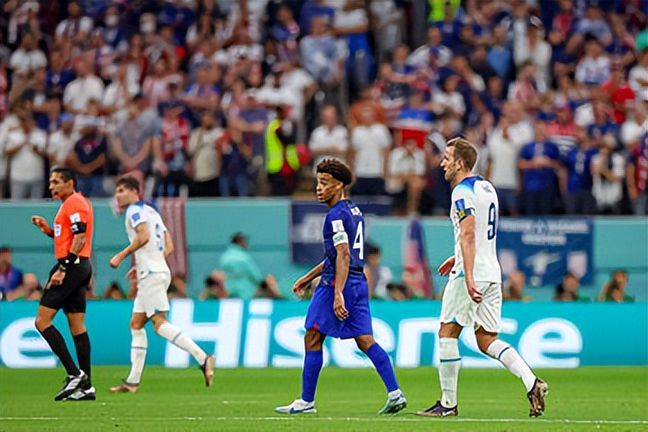 还有王法吗？英美疑似踢假球，想要做掉伊朗，小组赛*药火**味十足