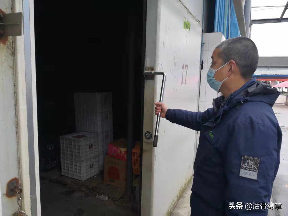 @绵阳市民,过春节不用愁,菜篮子、果盘子满满的