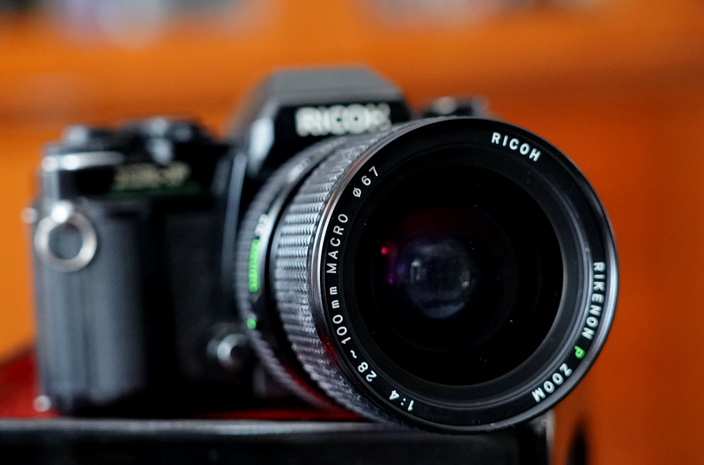 理光有几款50mm镜头,廉价的相机