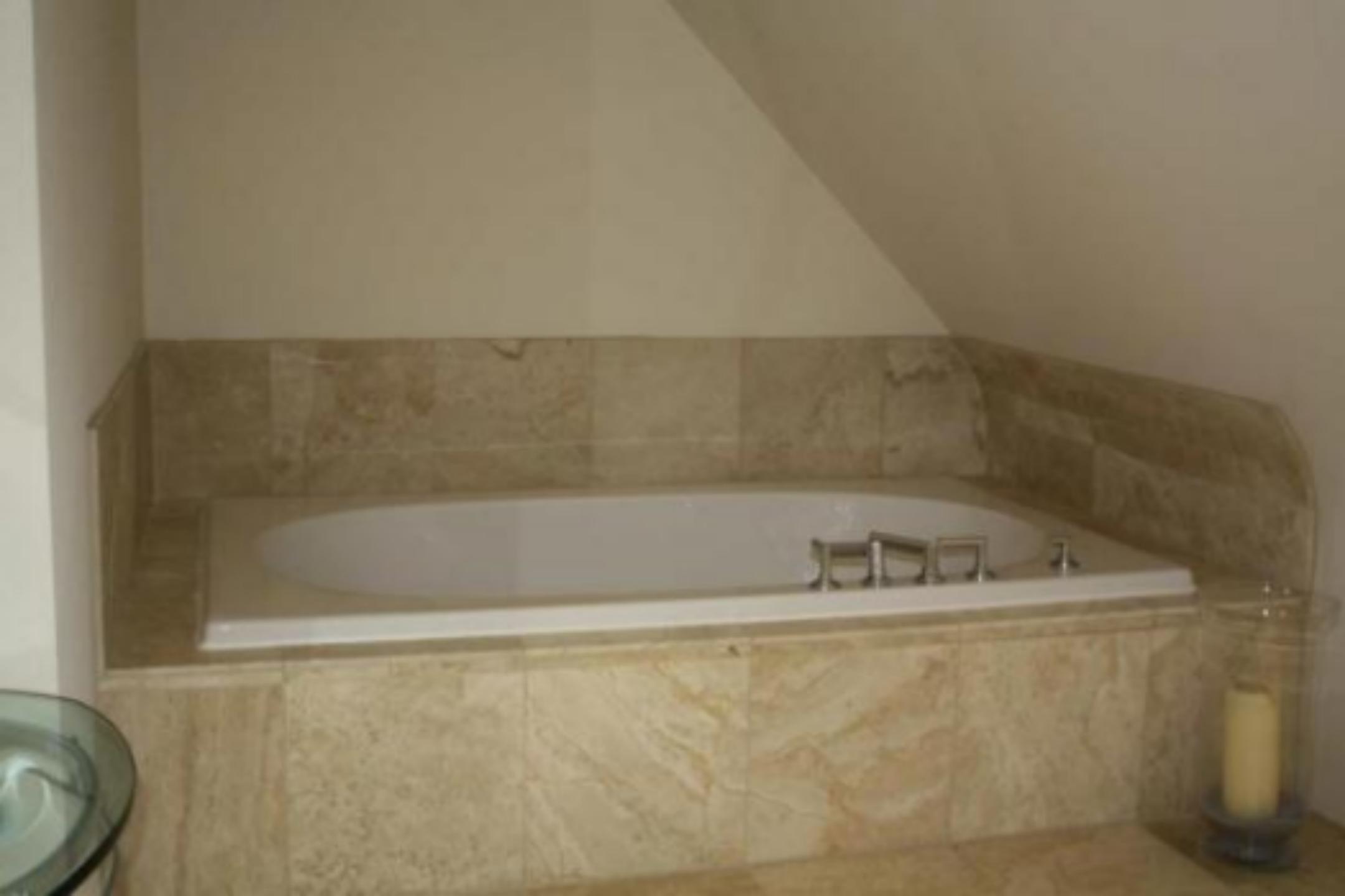 贝克汉姆和c罗谁有钱,贝克汉姆和c罗谁商业价值大