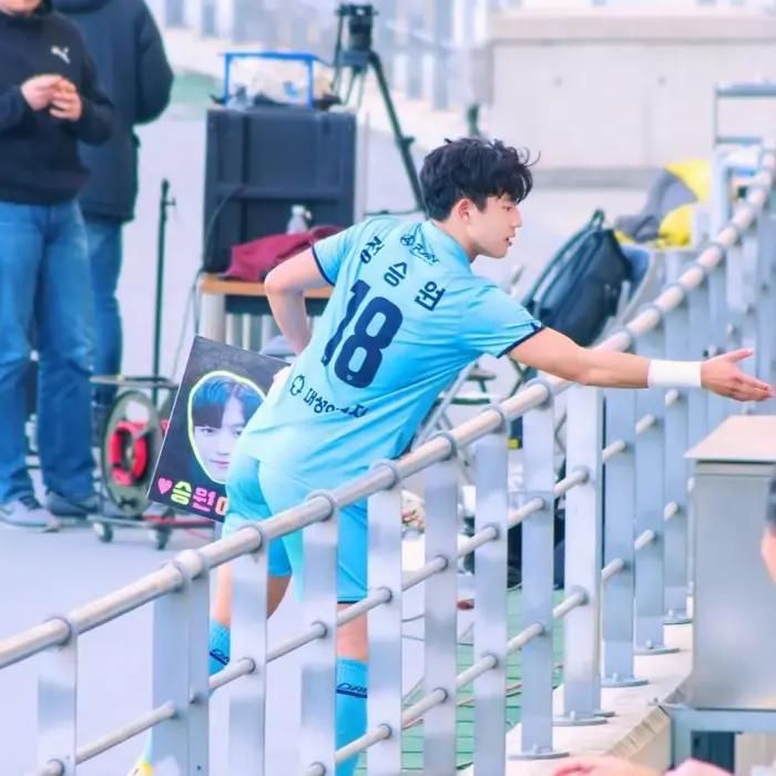 小狼狗身材腹肌,小狼狗霸气腹肌