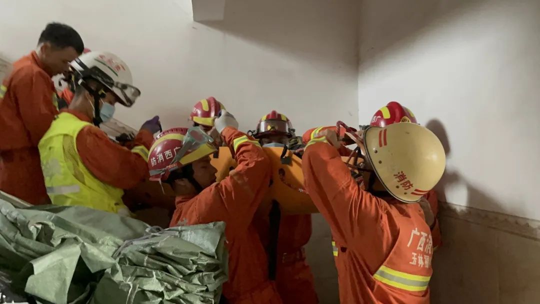 鐜夋灄甯傜缁靛尯宸ヤ汉瑙︾數鍚庣画,绂忕坏璺虫ゼ浜嬩欢