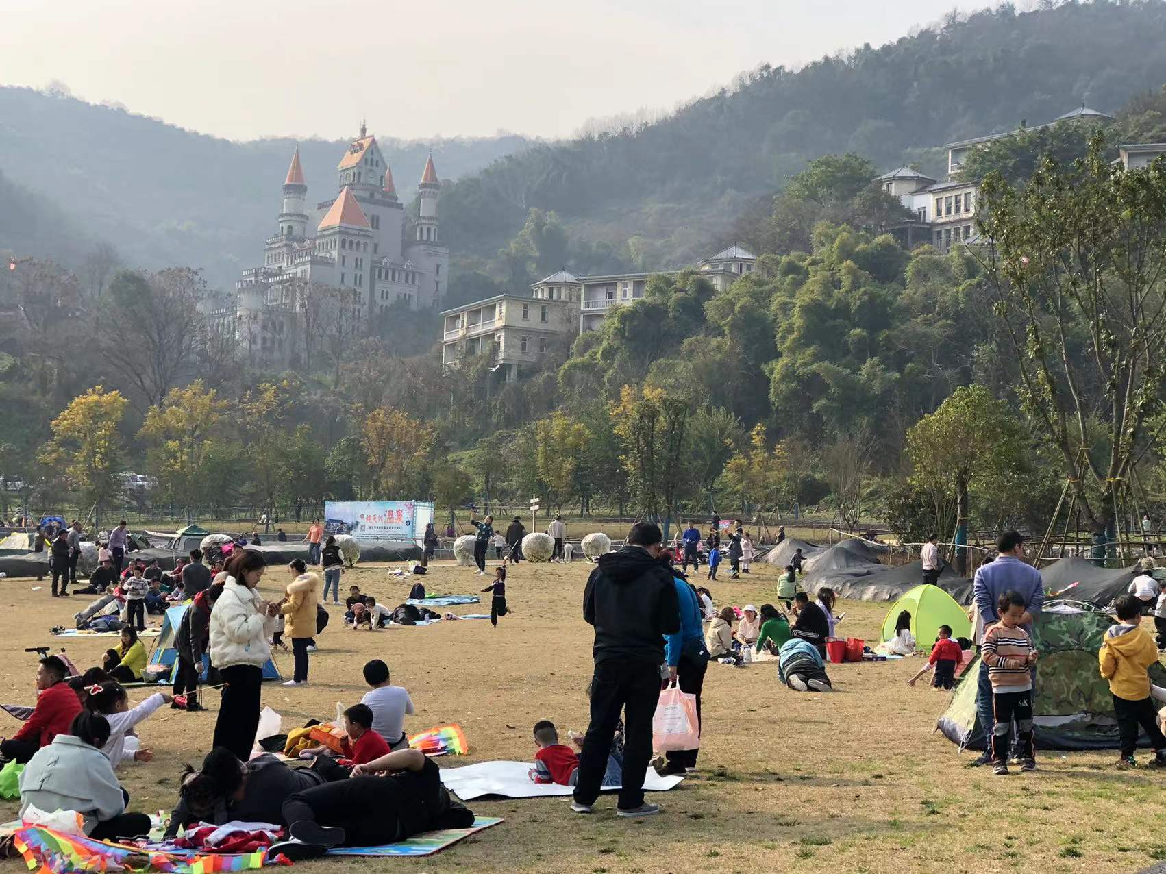 春暖花开我们一起去踏青,春暖花开我们共赏樱花