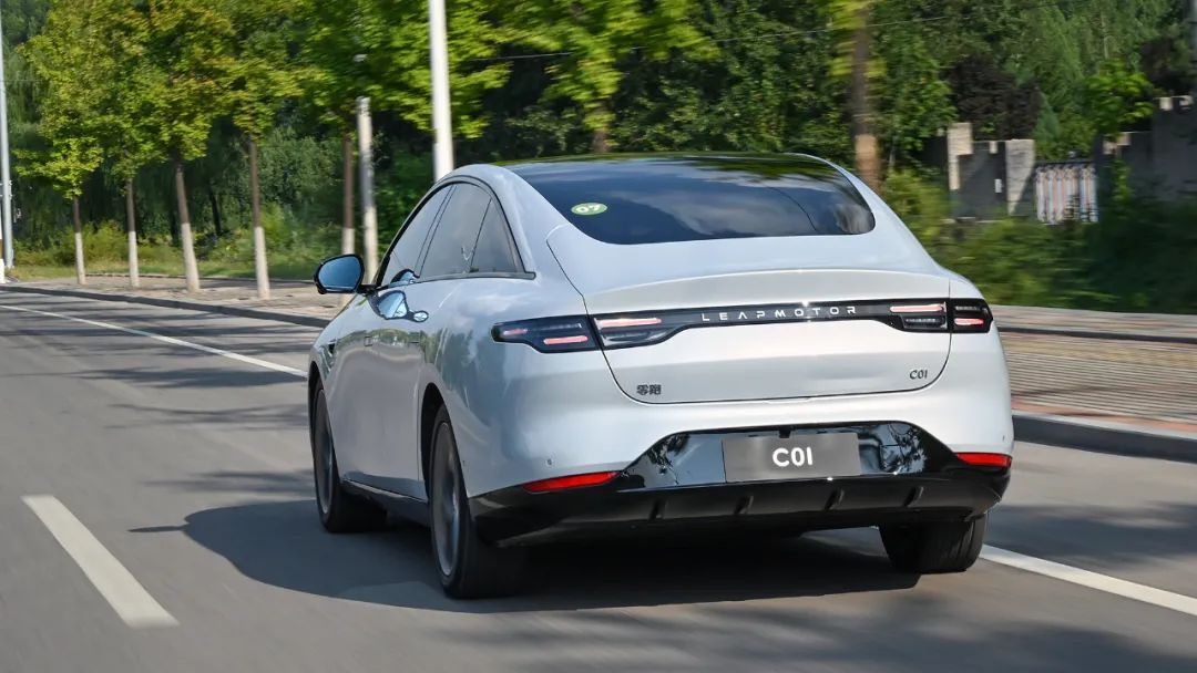 预售价18-27万元零跑c01开启预售,c01零跑增程行政版降价多少