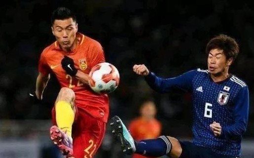 别为难国足了！它并没有那么差！不争气的，只是男人而已