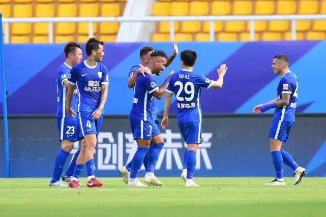 武汉三镇积分榜领先,武汉三镇5-0大胜河北队