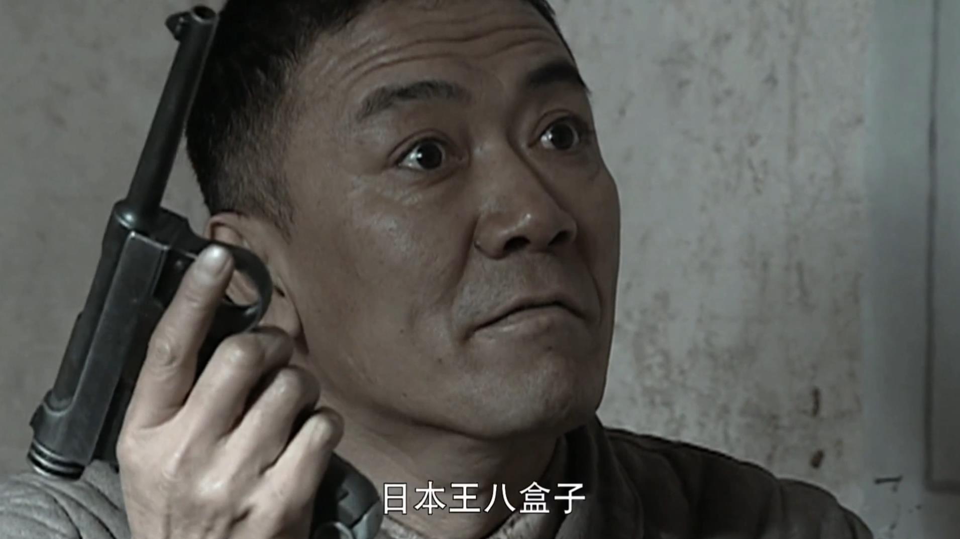 自杀都费劲的枪！日本手枪界的卧龙凤雏，南部十四式和他的兄弟