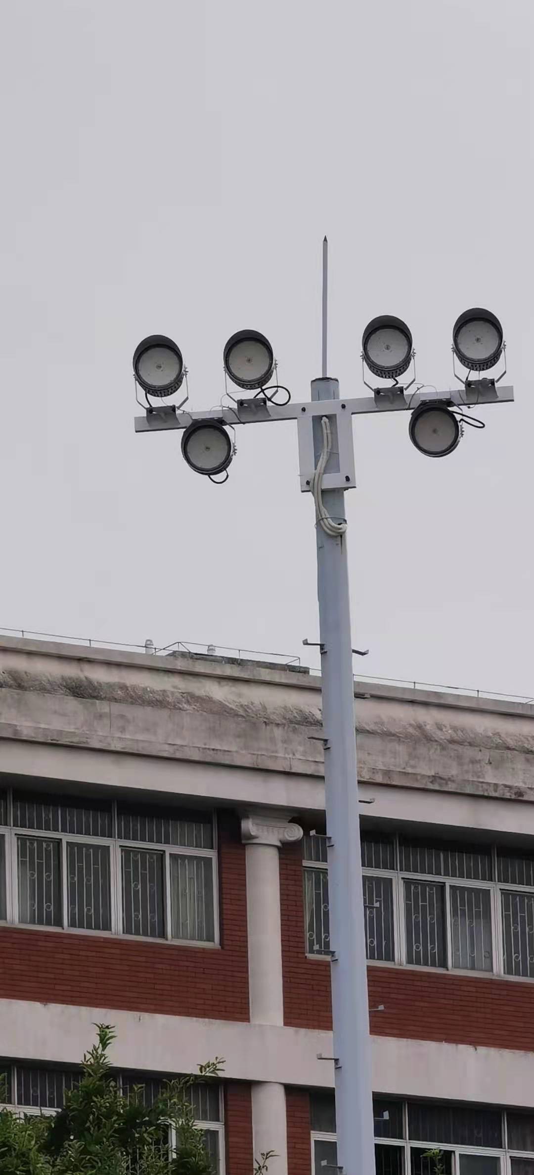 led球场专用灯的优势,600瓦球场灯高杆灯