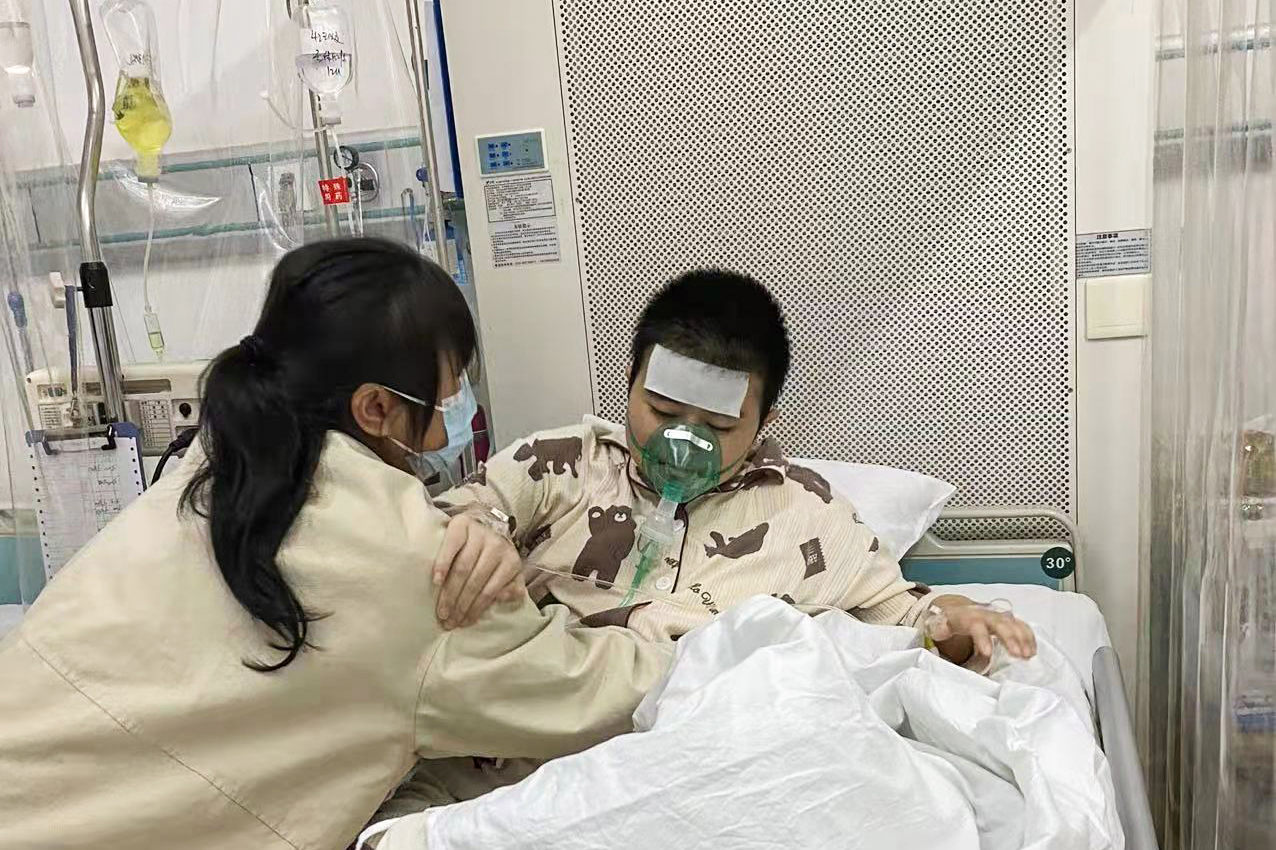 漂亮女孩患病,23岁女孩身体发生怪病