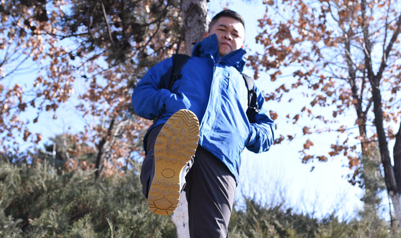 秋冬户外防水防滑软底徒步鞋,全防水全透气徒步鞋