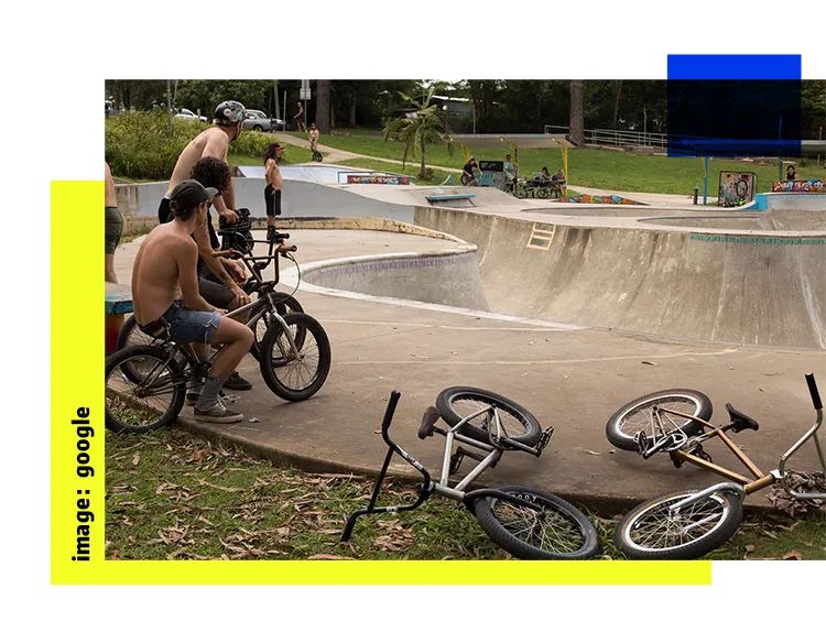 户外陷入泥潭怎么脱身,野外泥潭