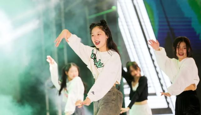 湘潭江声实验学校18届,湘潭江声实验学校教育宣传片