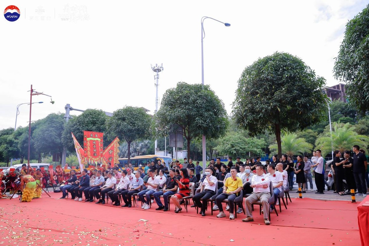 三店齐开重磅开业,贵州第三代茅台专卖店统一开业