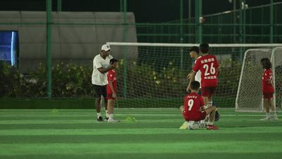 从中超外援到深圳青训教练：“让更多小孩疯狂爱上足球”|为热爱上场