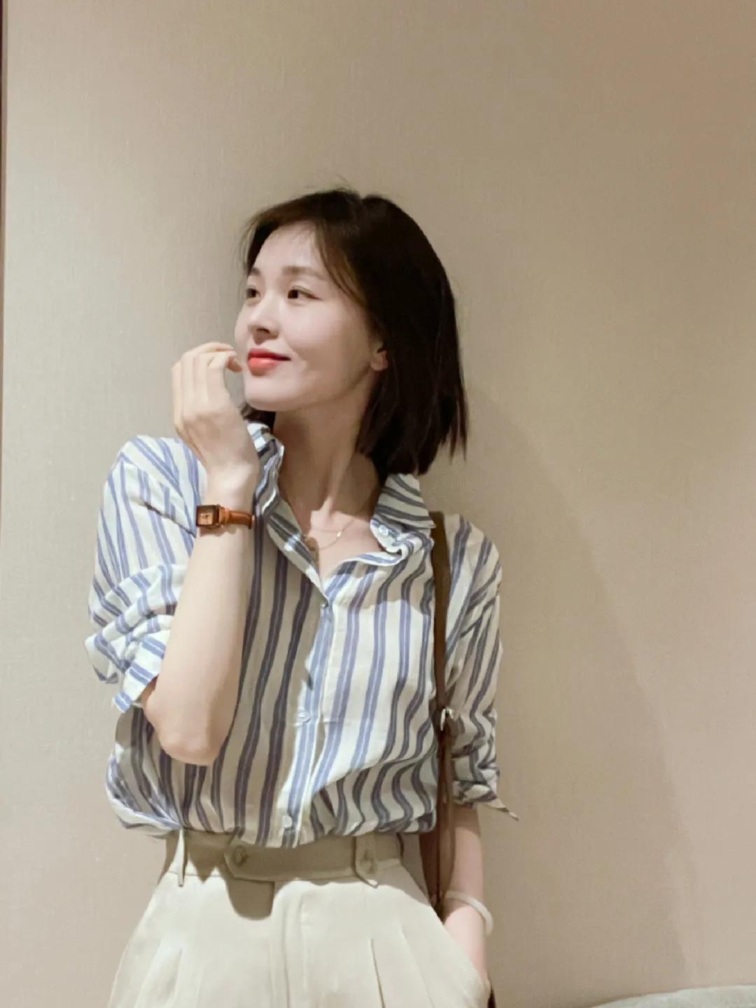 职场短袖西服怎么搭配好看,内搭衬衫搭西服