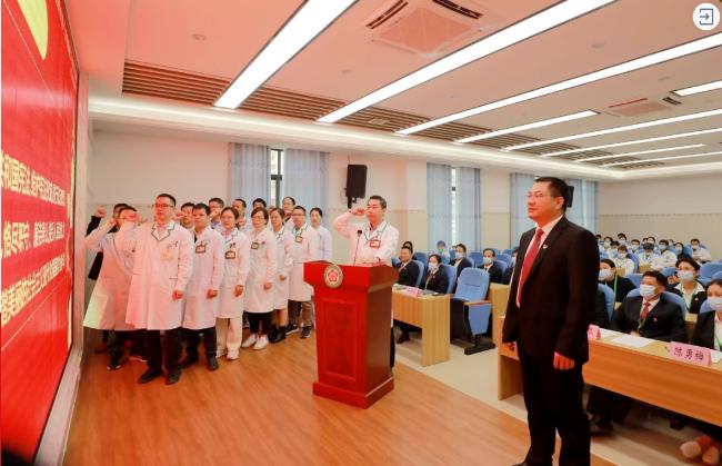 致敬每一位在抗疫一线的工作人员,致敬每一位奋斗在前线的医护人员